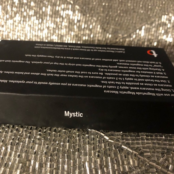 Last one !Tori Belle magnetude magnetic eyelashes Mystic lashes 2 pairs !! - Picture 2 of 3